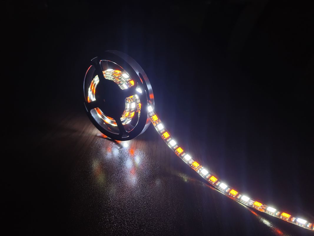 Изготовленная на заказ прокладка 5050 IP65 12V 96leds/M приведенная CCT для на открытом воздухе оформления